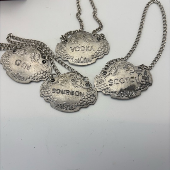 Arthur Court Other - Arthur Court Grape Bottle Markers Set